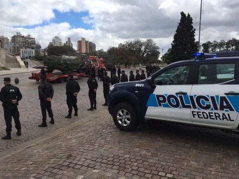 Polic&iacute;as detenidos por delitos cometidos en el Comando Radioel&eacute;ctrico en Rosario