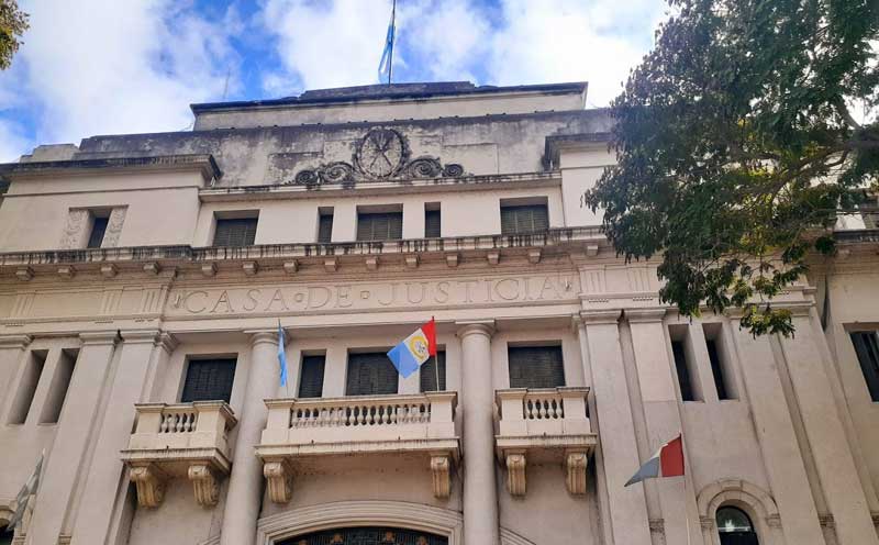 Pullaro ya present&oacute; las postulaciones para la Corte