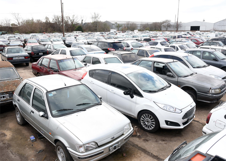 Denuncian red ilegal de venta de veh&iacute;culos en corralones de Rosario